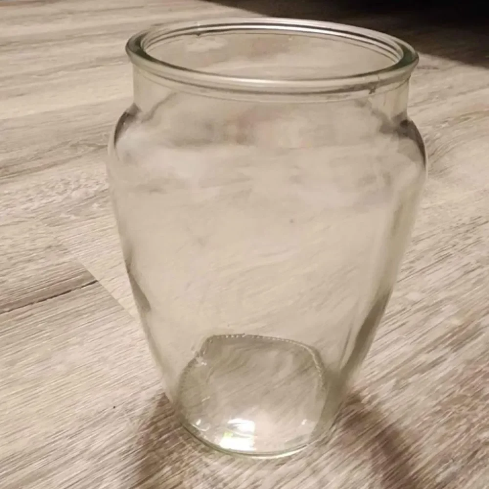 N/A glass vase